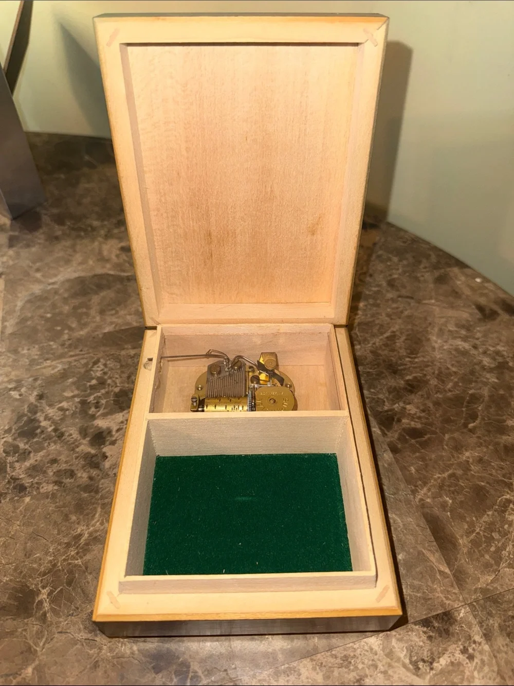 Vintage Deichert Hummel Music Box 